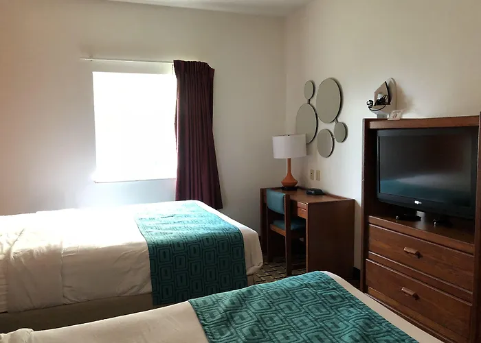Howard Johnson By Wyndham Airport