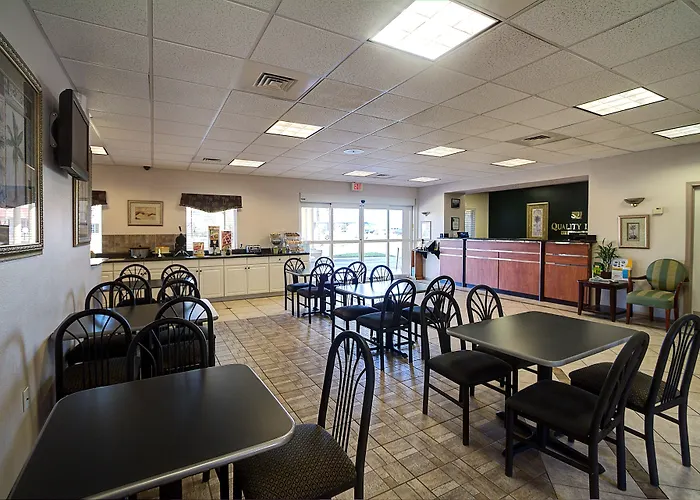Pet Friendly hotel: Quality Inn Kennedy Space Center