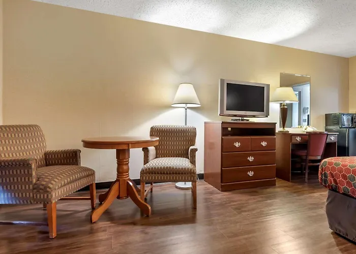 Private Villa: Econo Lodge Cortland Downtown