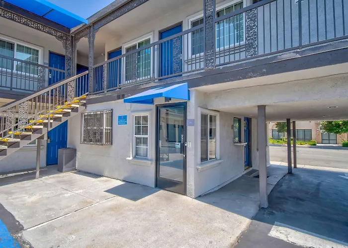 Pet Friendly hotel: Studio 6 Rosemead, Ca