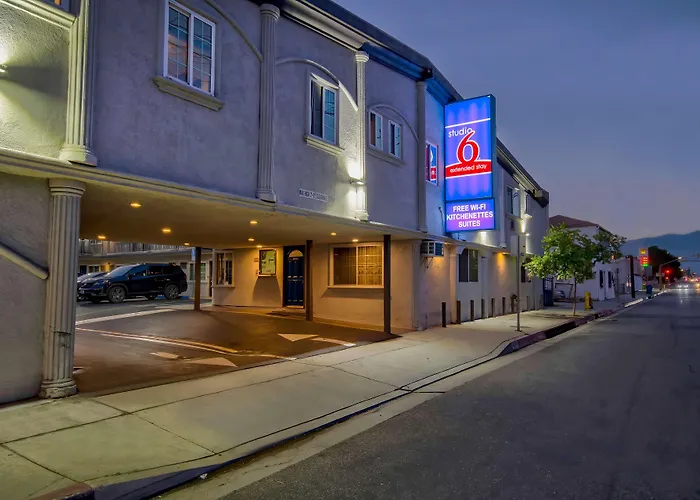Pet Friendly hotel: Studio 6 Rosemead, Ca