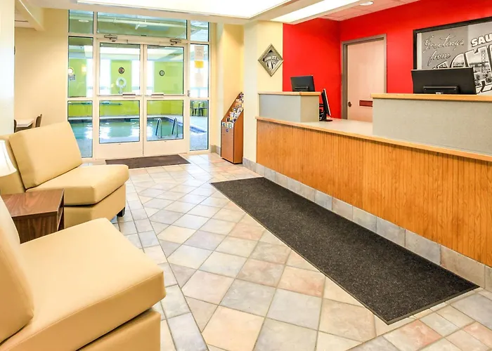Resort: Super 8 By Wyndham Sault Ste. Marie