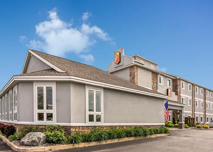 Resort: Super 8 By Wyndham Sault Ste. Marie