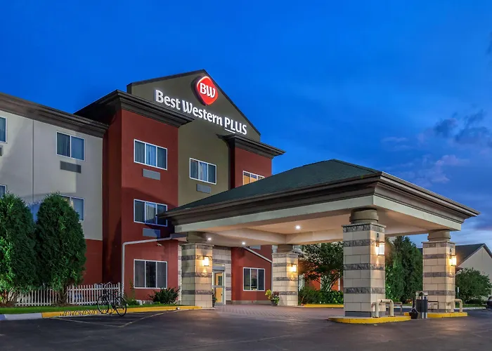 Hotel with pool: Best Western Plus Sparta Trail Lodge