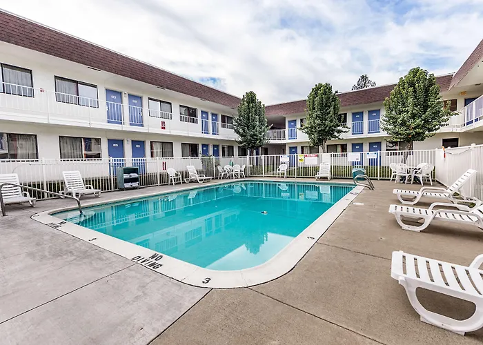 Cheap hotel: Motel 6-Yreka, Ca