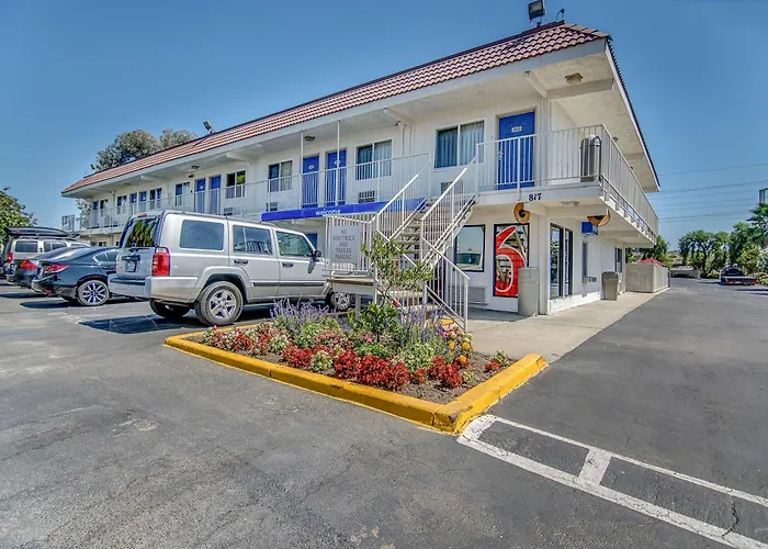 Golf hotel: Motel 6-Stockton, Ca - Charter Way West