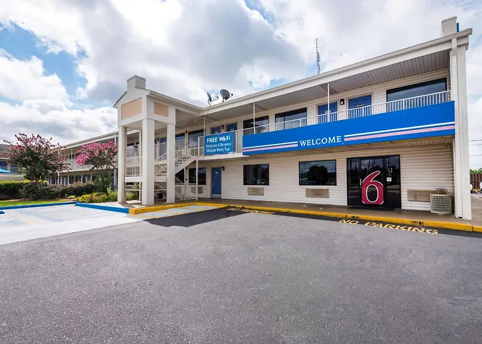 Cheap hotel: Motel 6-Anniston, Al