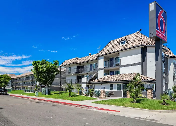 Pet Friendly hotel: Motel 6-Escondido, Ca