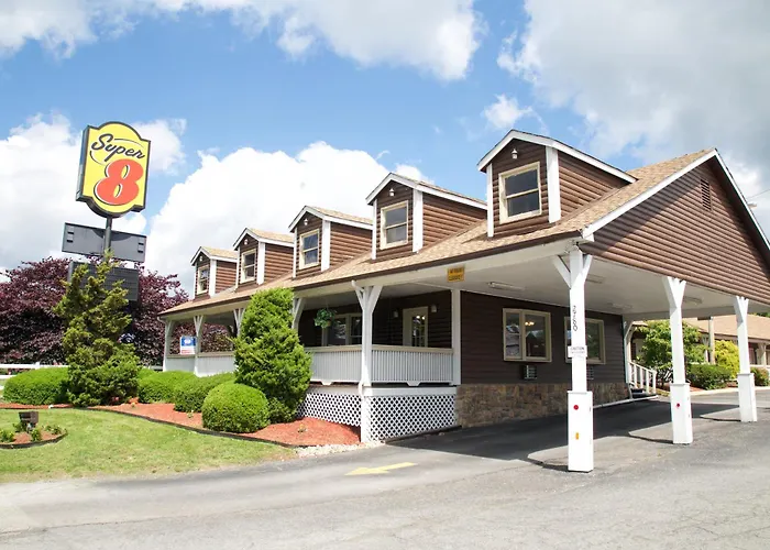 Cheap hotel: Super 8 By Wyndham Christiansburg