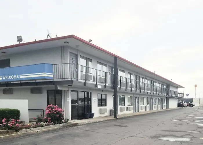 Hotel: Skyline Inn
