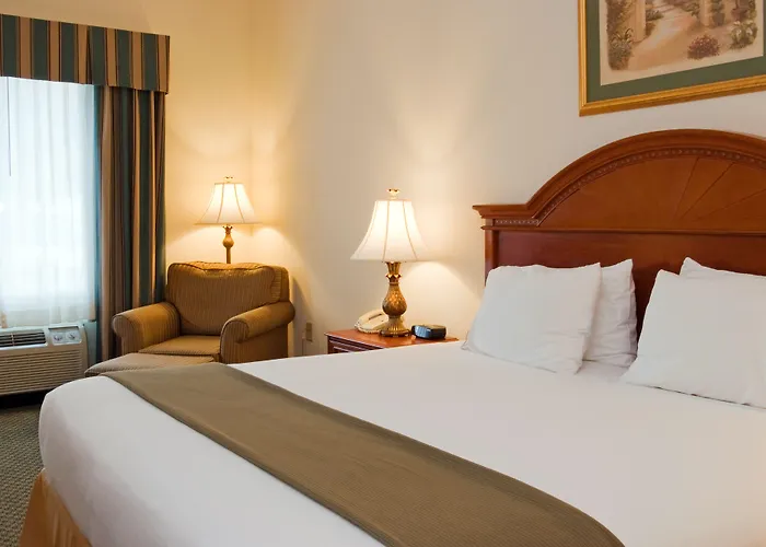 Holiday Inn Express & Suites Emporia By Ihg