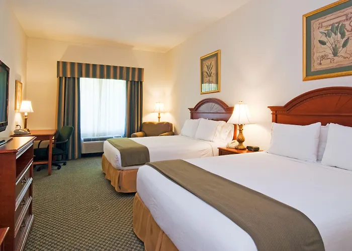 Holiday Inn Express & Suites Emporia By Ihg
