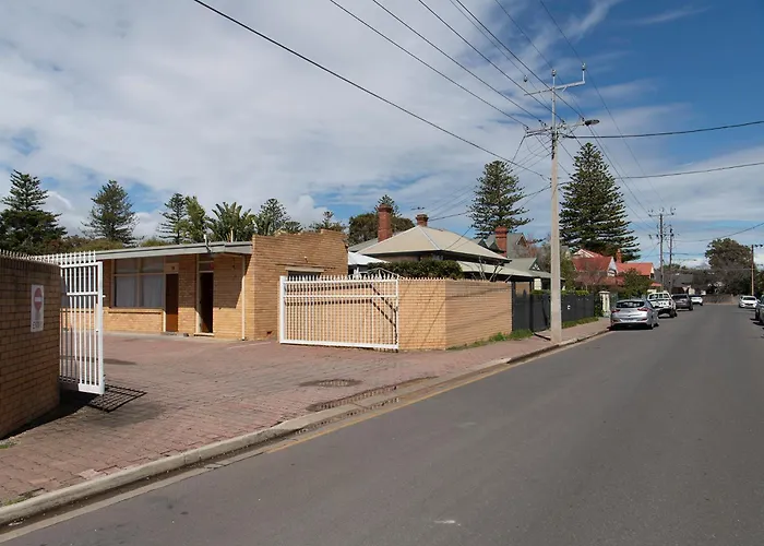Glenelg Motel
