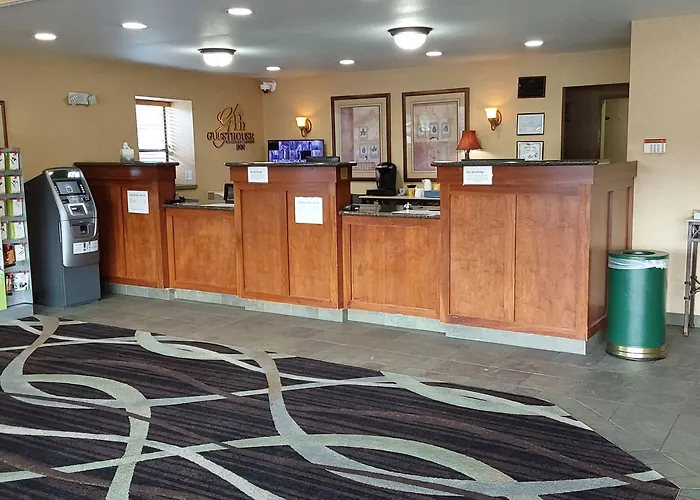 Family Hotel: Lavissh Inn And Suites