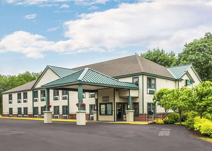 Econo Glens Falls - Lake George