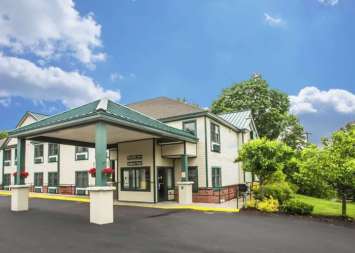 Econo Glens Falls - Lake George