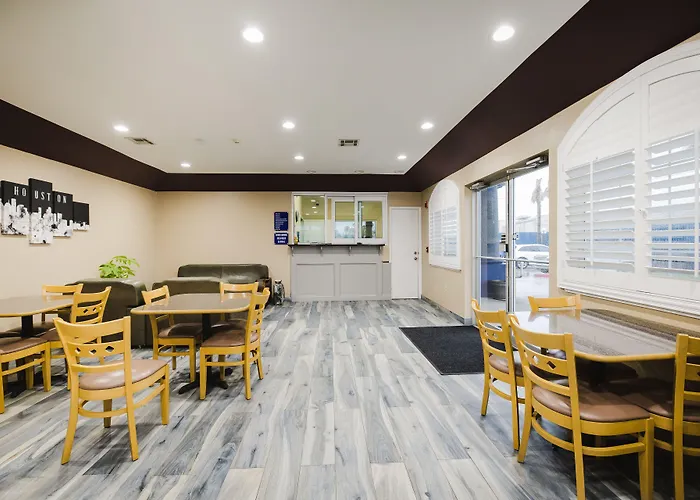 Jacuzzi hotel: Sapphire Inn & Suites