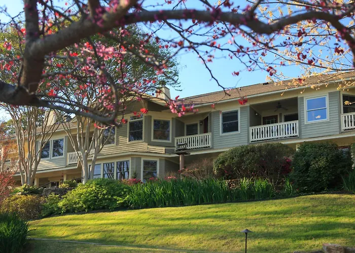 Boutique hotel only: Lookout Point Lakeside Inn