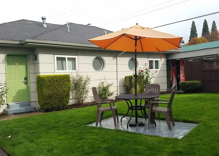Hotel near College: Milwaukie Inn Portland South
