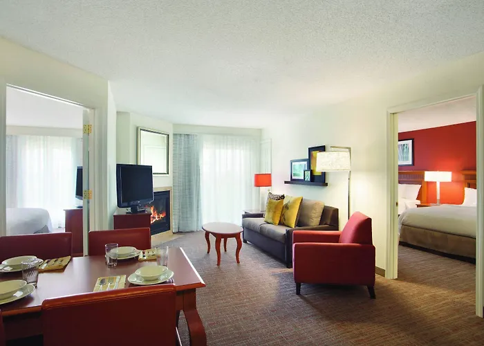 Hotel with pool: Residence Inn Joplin