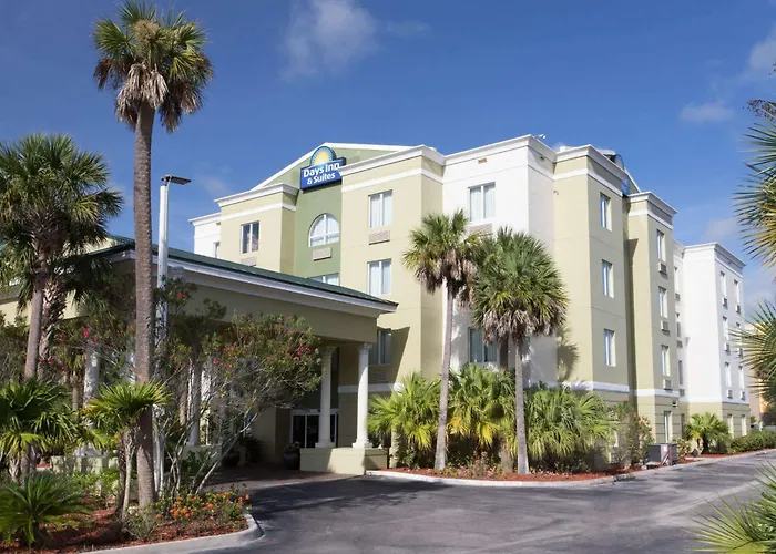 Family resorts Days Inn & Suites By Wyndham Fort Pierce I-95