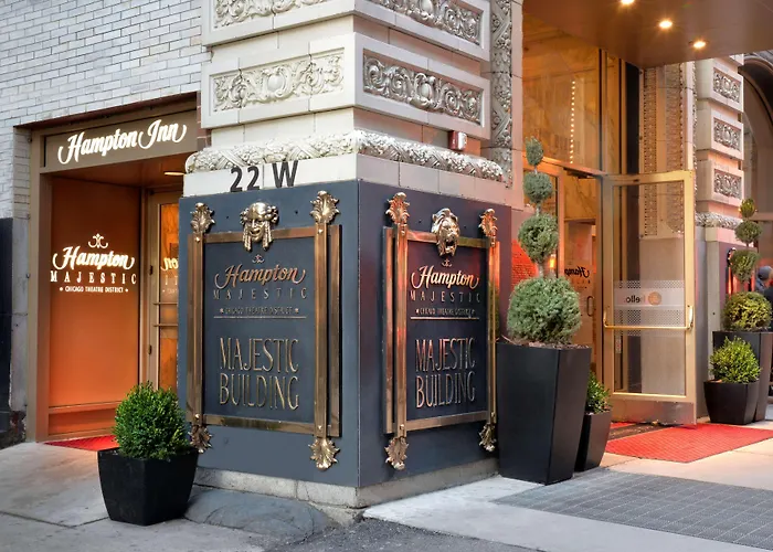 Pet Friendly hotel: Hampton Inn Majestic Chicago Theatre District