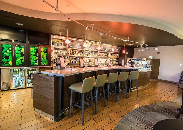 Luxury hotel only: Courtyard By Marriott Merced