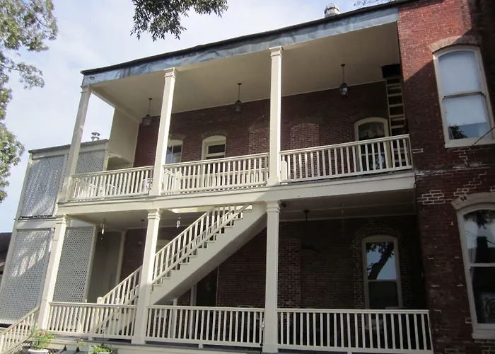 Bed and Breakfast Baer House Inn