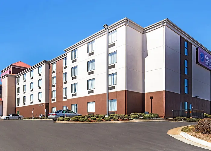 Hotels with pool Comfort Suites Tuscaloosa Near University