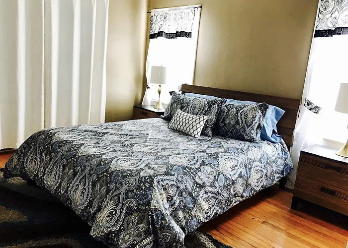Pet Friendly hotel: Mango Inn Bed And Breakfast