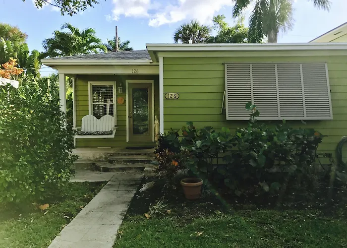 Pet Friendly hotel: Mango Inn Bed And Breakfast