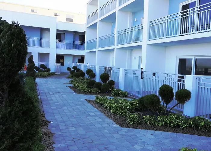 Cheap hotel: Lotus Boutique Inn And Suites