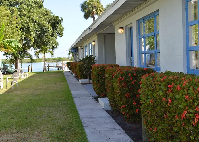 Dockside Inn &