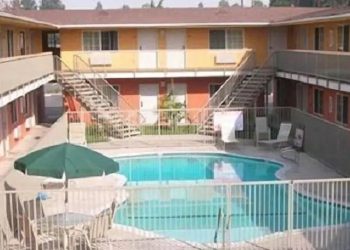 Chateau Inn & Suites