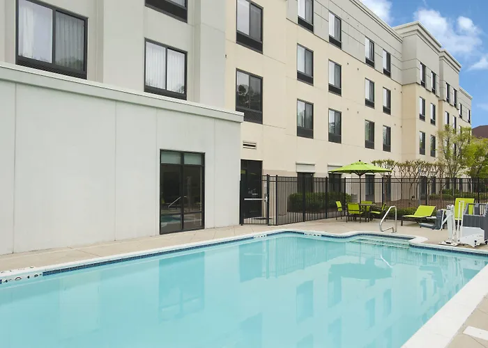 Hotel with pool: Springhill Suites Birmingham Colonnade