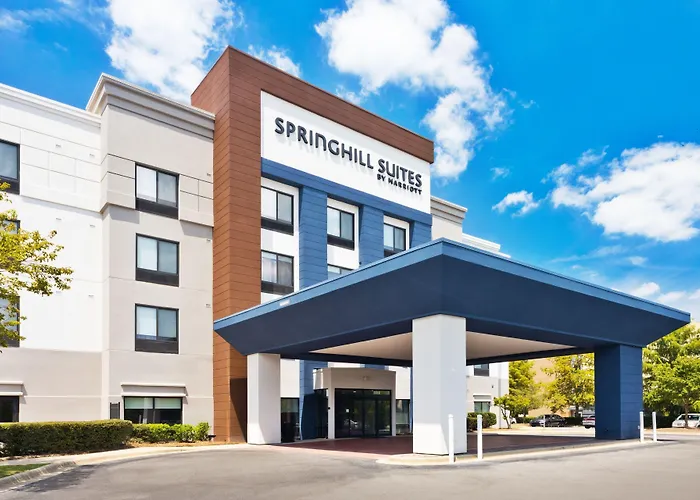 Hotel with pool: Springhill Suites Birmingham Colonnade