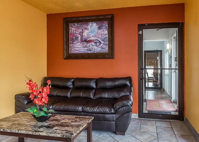 Pet Friendly hotel: Econo Lodge Rome South