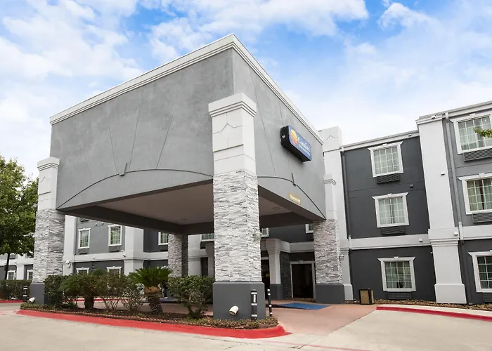 Cheap hotels Comfort Inn & Suites Near Medical Center