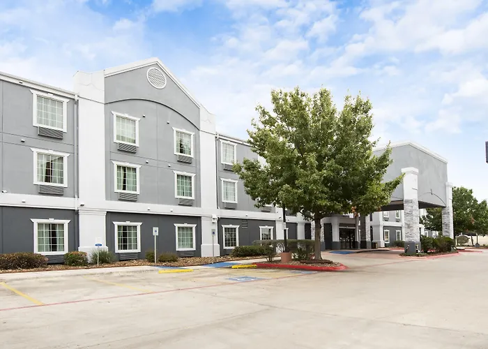 Cheap hotels Comfort Inn & Suites Near Medical Center