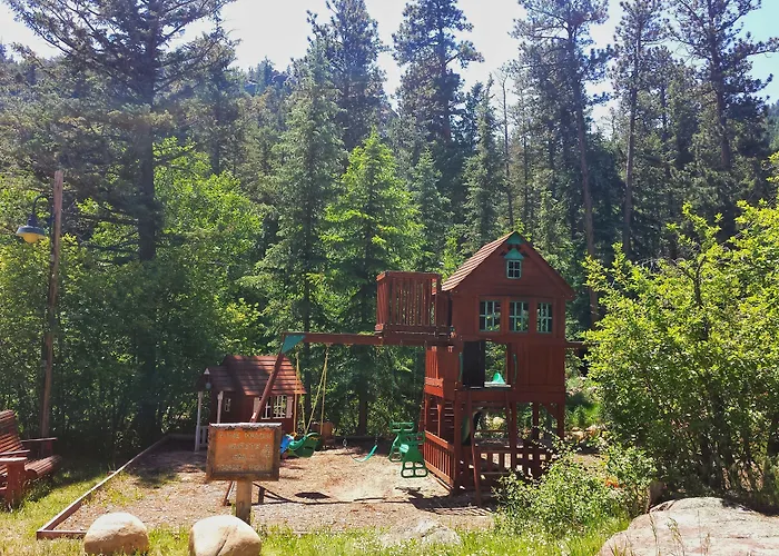 Jacuzzi hotel: The Inn On Fall River & Fall River Cabins