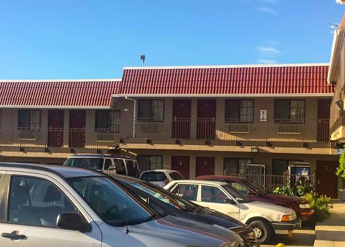 Crown Lodge Motel