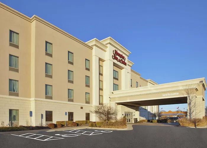 Pet Friendly hotel: Hampton Inn & Suites Wichita-Northeast