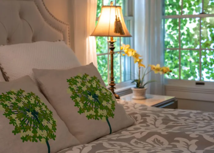 Jacuzzi hotel: Warm Springs Inn & Winery