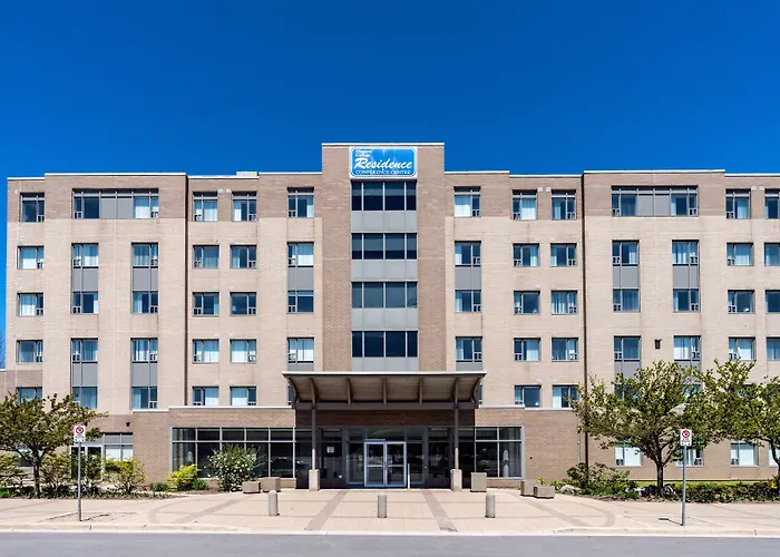 Family Hotel: Residence & Conference Centre - Niagara-On-The-Lake