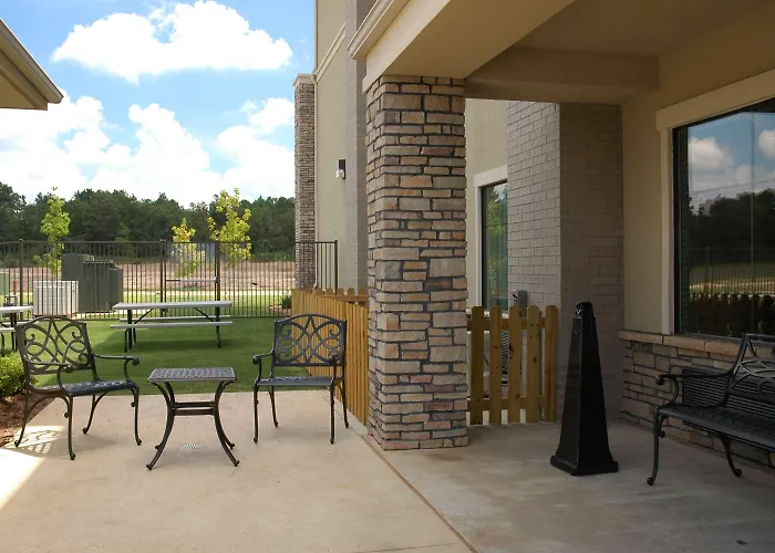 Hotel near College: Best Western Plus Texarkana Inn And Suites