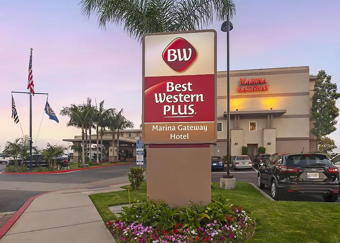 Hotel with pool: Best Western Plus Marina Gateway Hotel