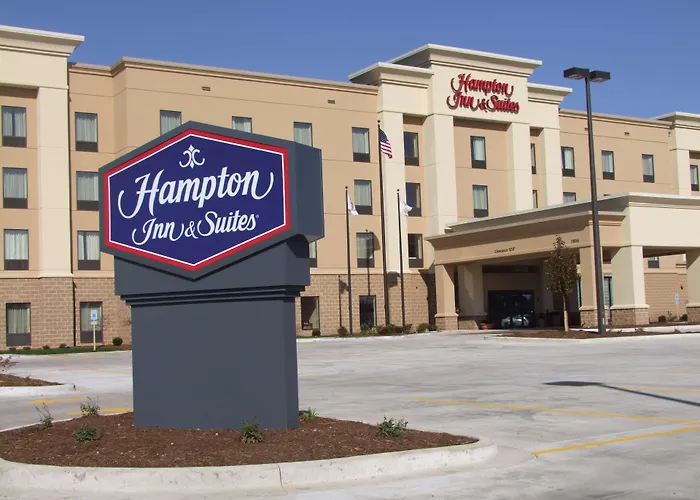 Pet Friendly hotel: Hampton Inn And Suites Peoria At Grand Prairie