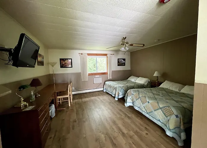 Family Hotel: The Riverside Inn