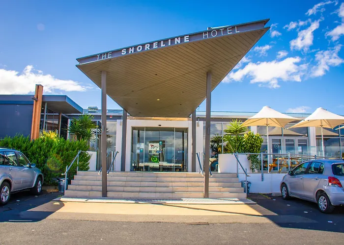 Shoreline Hotel