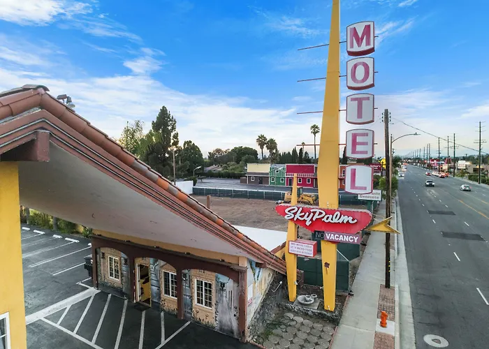 Sky Palm Motel - Orange